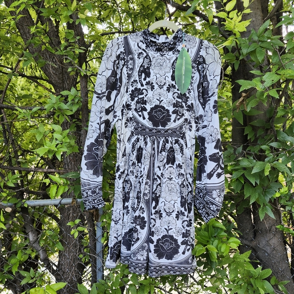 FARM Rio Monochrome Floral Dress - Picture 5 of 5